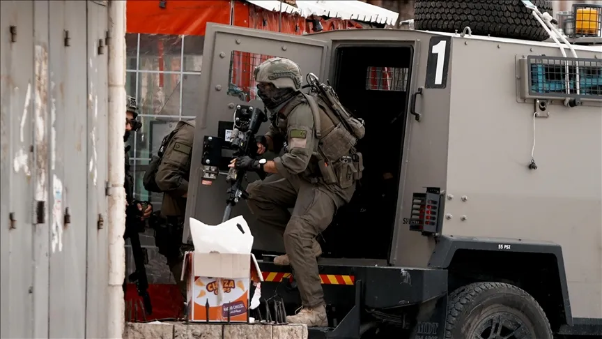 以色列士兵在约旦河西岸打伤1名巴勒斯坦人，并拘留了15人